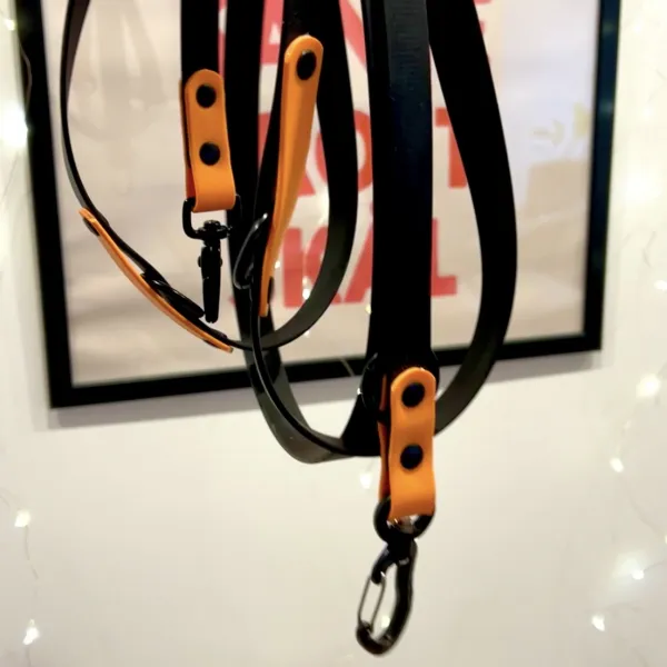 Sonderanfertigung Freihandleine Schwarz / Orange mit Sicherheitskarabiner