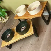 Eiche Design Futterstation mit Baumkante und Keramiknäpfen